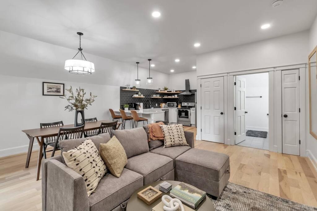 Carriage House Loft - King Bed And Garage Parking Apartment Buffalo Luaran gambar