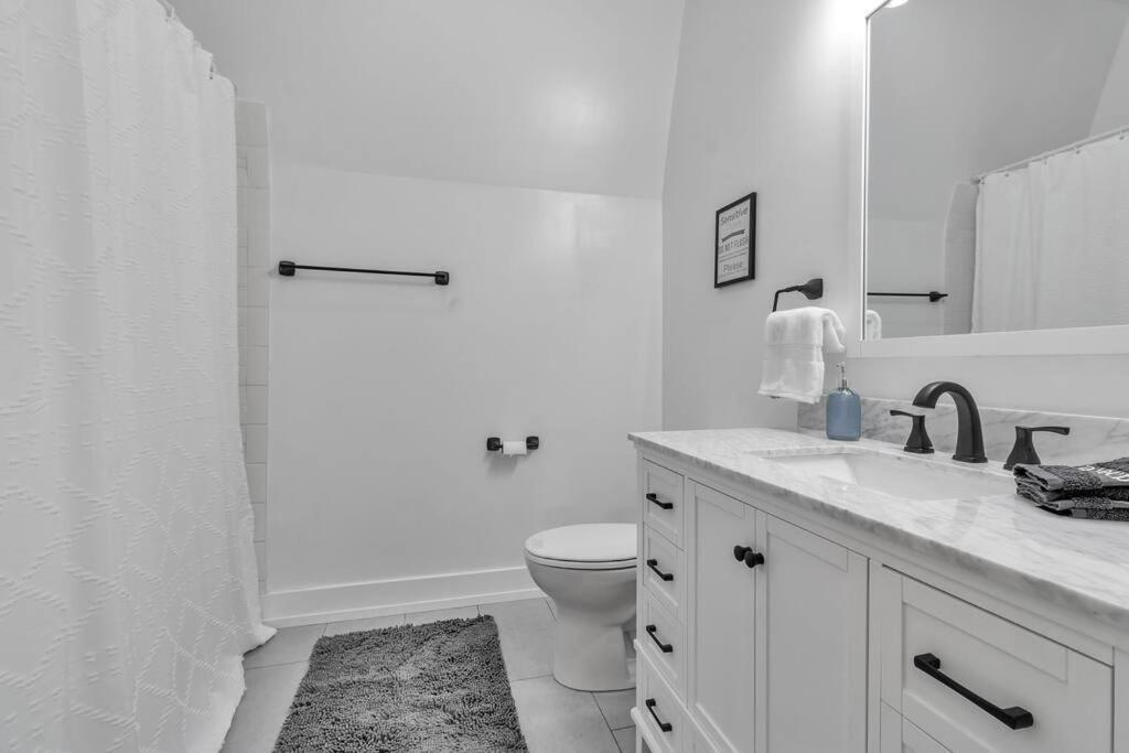 Carriage House Loft - King Bed And Garage Parking Apartment Buffalo Luaran gambar
