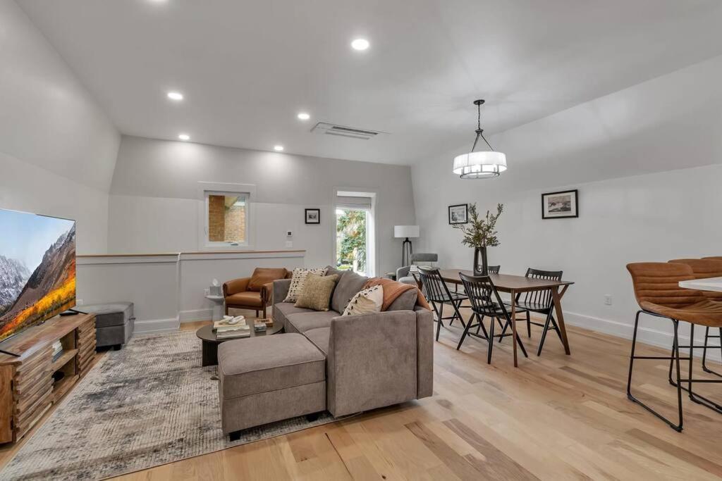 Carriage House Loft - King Bed And Garage Parking Apartment Buffalo Luaran gambar
