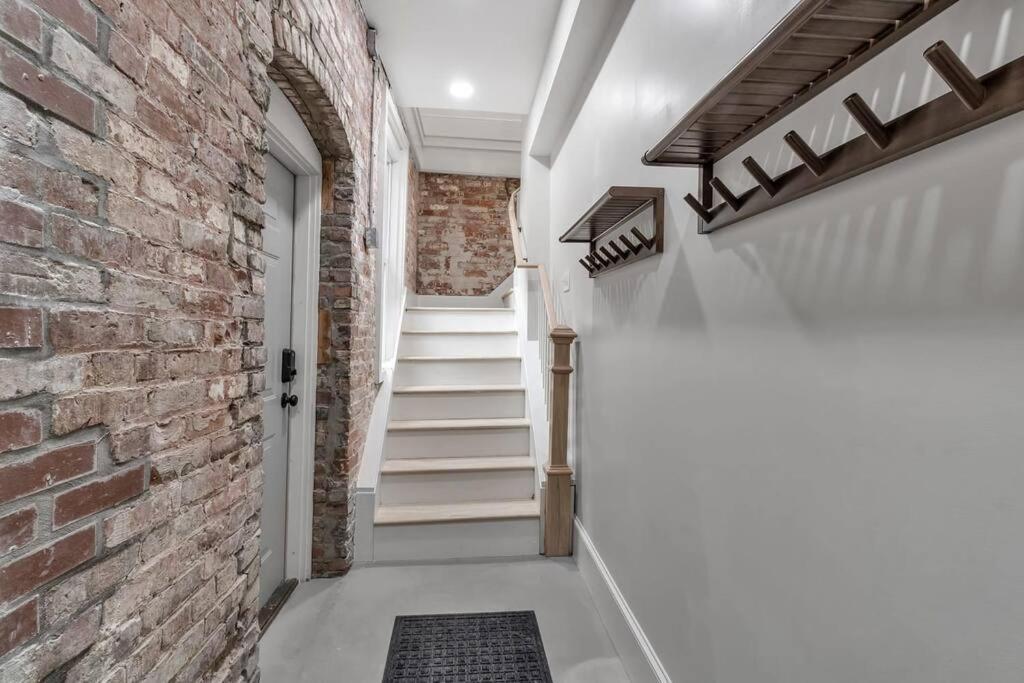Carriage House Loft - King Bed And Garage Parking Apartment Buffalo Luaran gambar