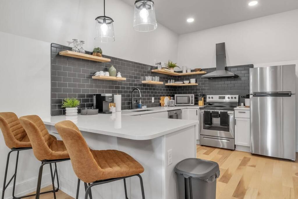 Carriage House Loft - King Bed And Garage Parking Apartment Buffalo Luaran gambar
